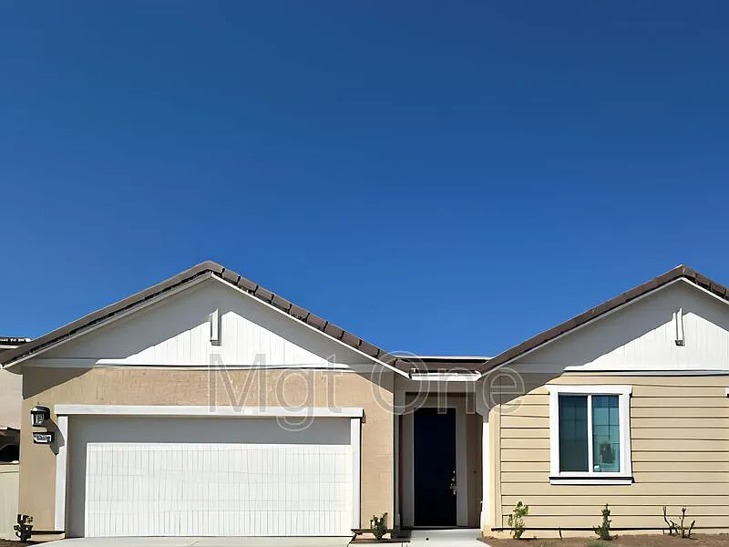 4 bed, 2.0 bath, 2194 sqft, $3,500 — Photo 1