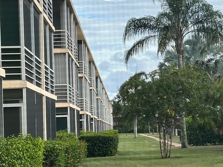 N Federal Hwy — Photo 11