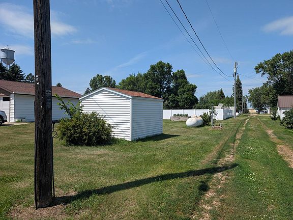 2nd image of 300 Lilly St