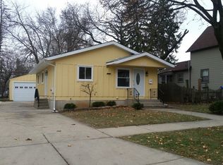 657 Congress St, Elgin, IL 60120