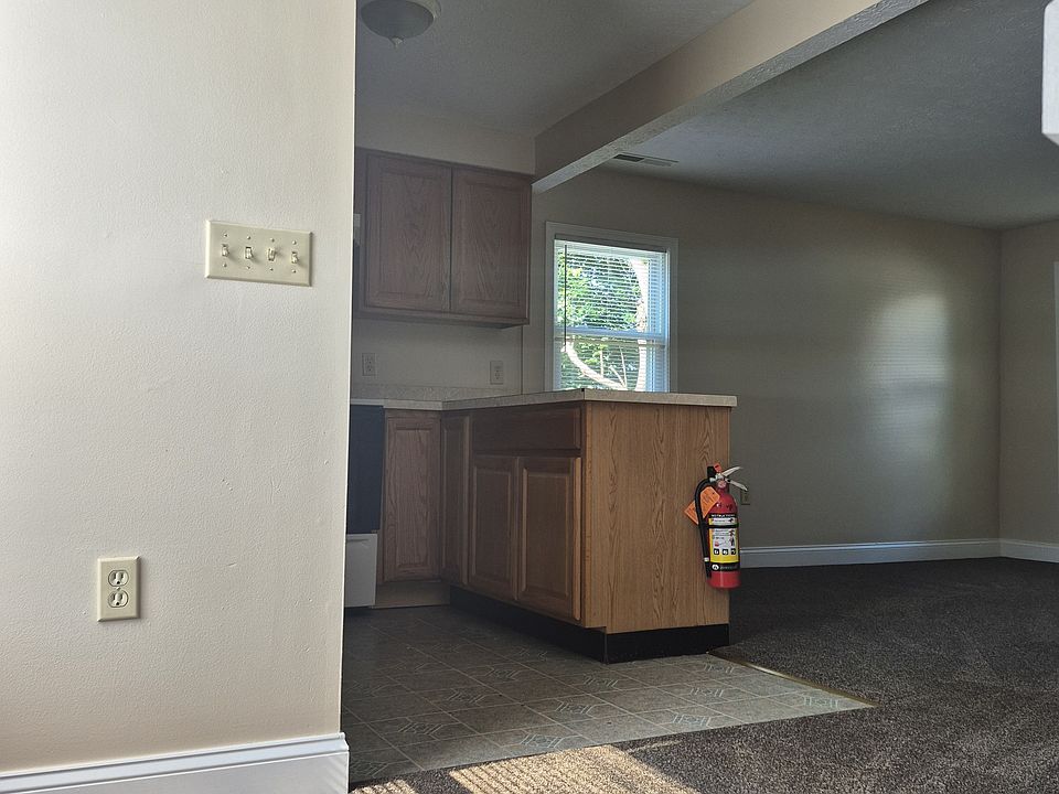 1st image of 124 E Crain Ave #Up