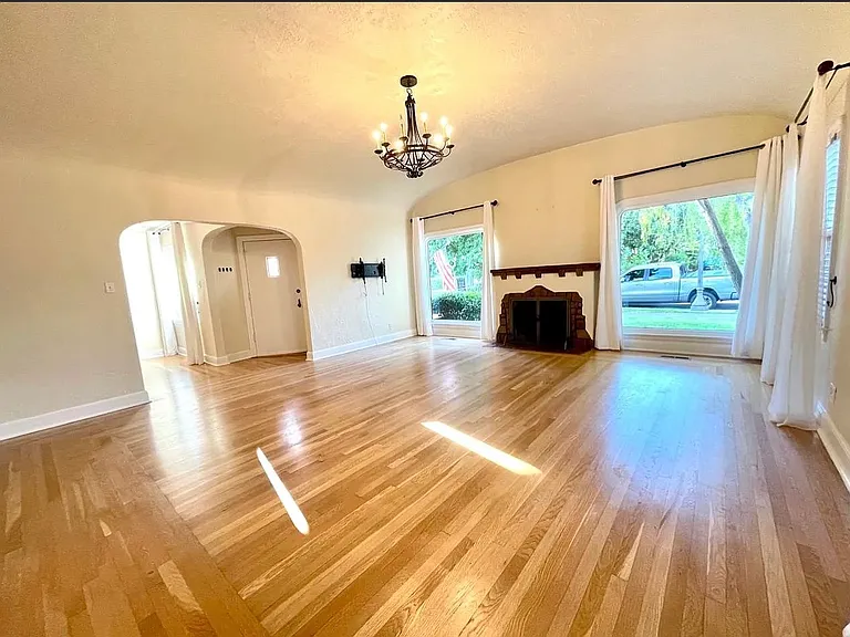 1127 Clark Way — Photo 8