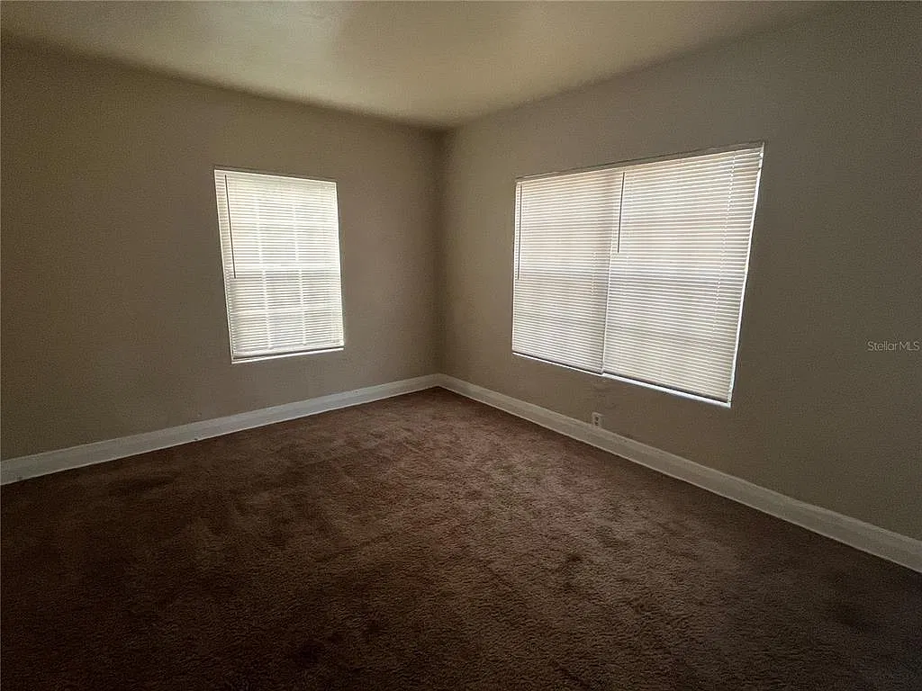 2 bed, 1.0 bath, 912 sqft, $1,130 — Photo 2