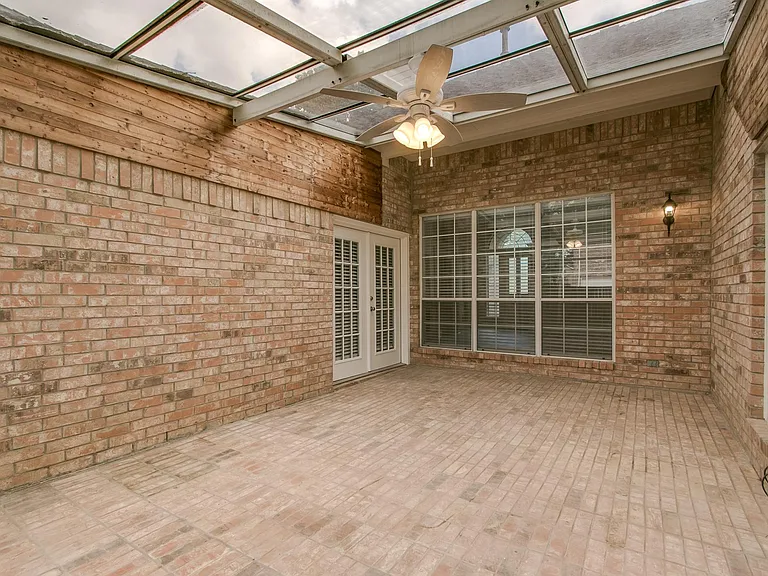 409 Lancashire Dr — Photo 27