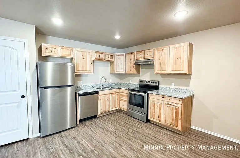 2516 N Avenue O — Photo 4