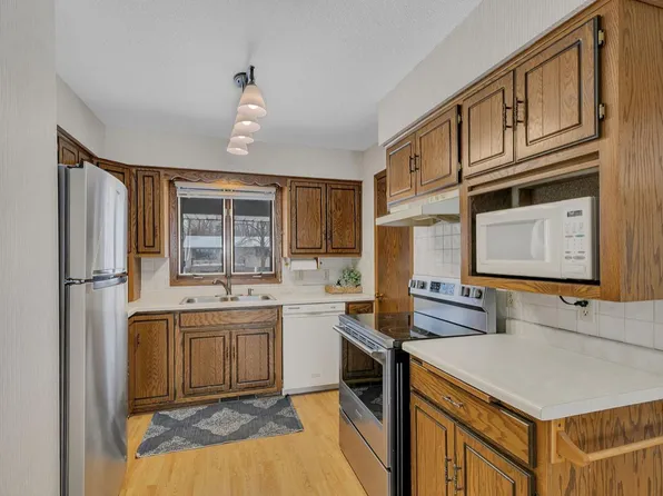 718 2 1/2 St N, Sartell, MN 56377