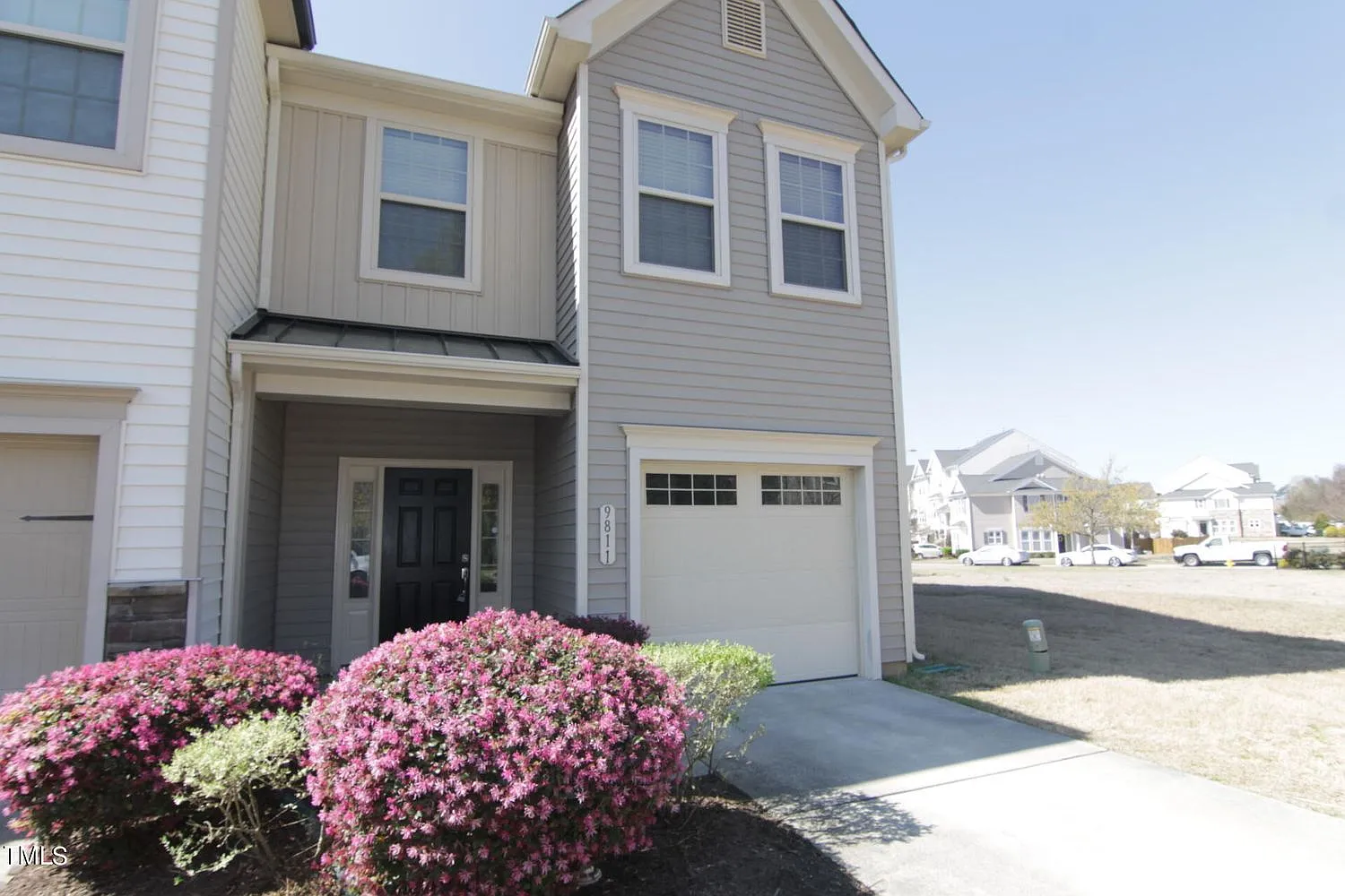 3 bed, 2.5 bath, 1650 sqft, $1,900 — Photo 2