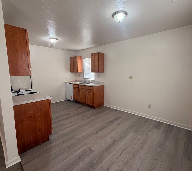 1st image of 309 Clearwater Way