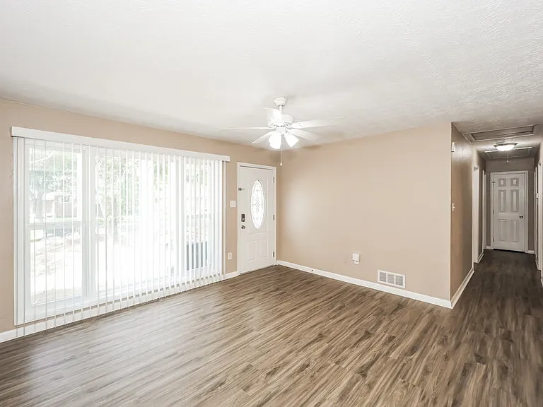 303 Mercer Dr — Photo 4