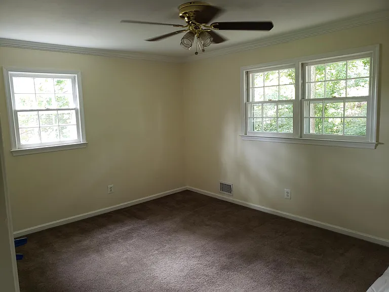 Bedroom (upstairs)