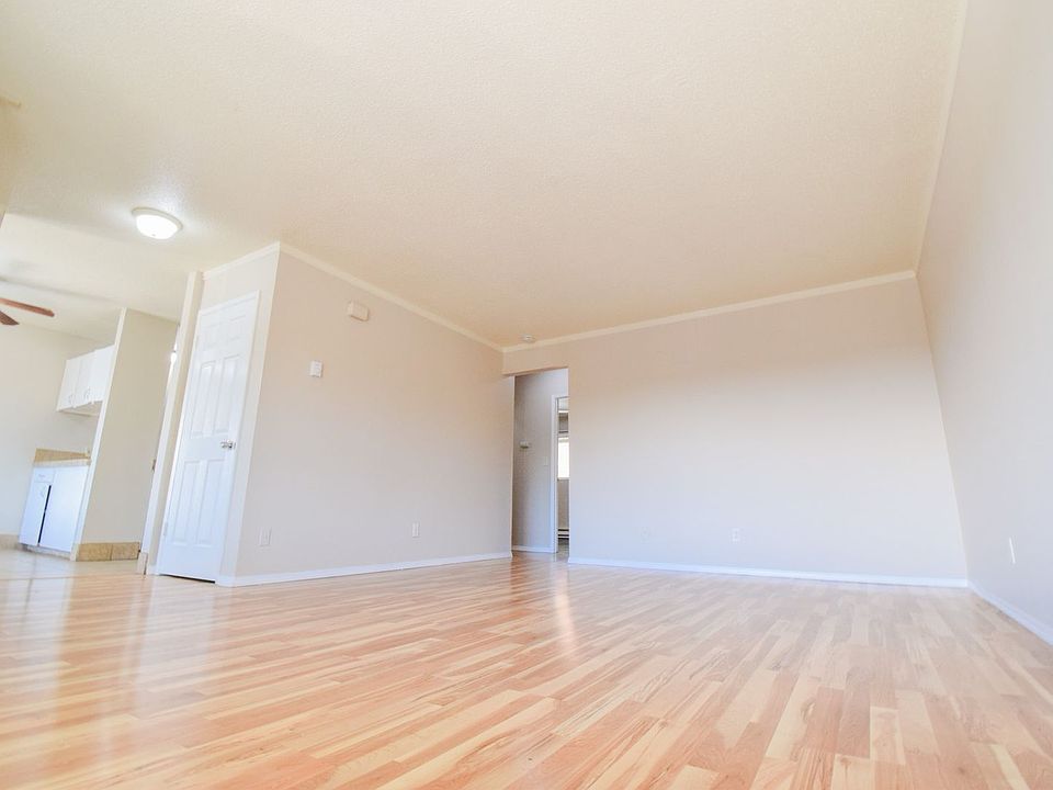 1st image of 3560 SW Vista Dr #19