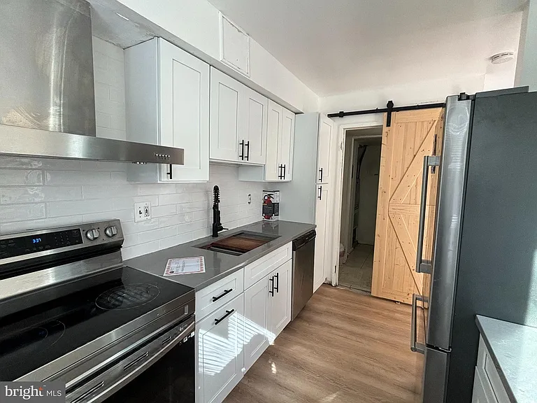 2404 Bayberry Ct — Photo 8