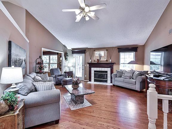 5th image of 3420 Woodside Dr