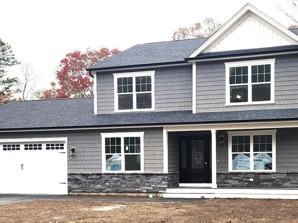 45 Kingsland Ave, Shirley, NY 11967