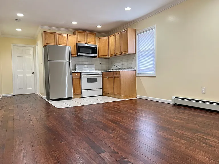 78 Hutton St #2A — Photo 1