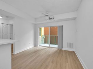 6001 SW 70th St APT 208, South Miami, FL 33143