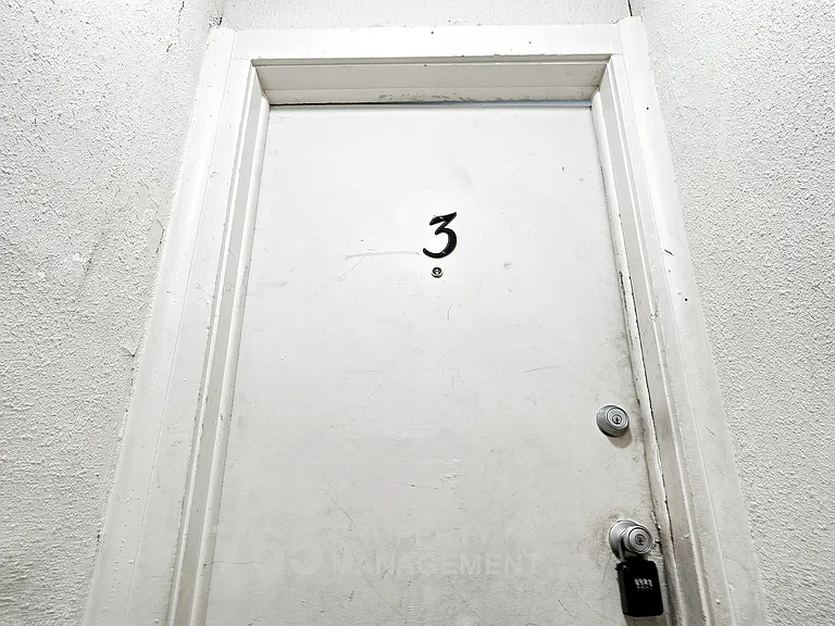 603 S Main St #3 — Photo 2