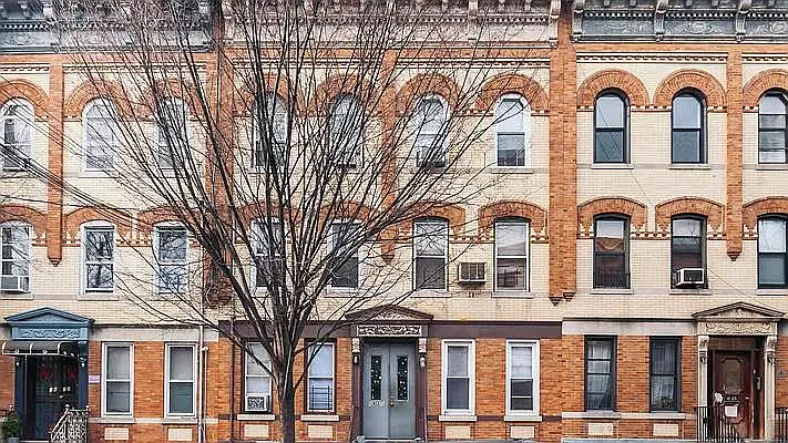 Rented by Compass | media 7