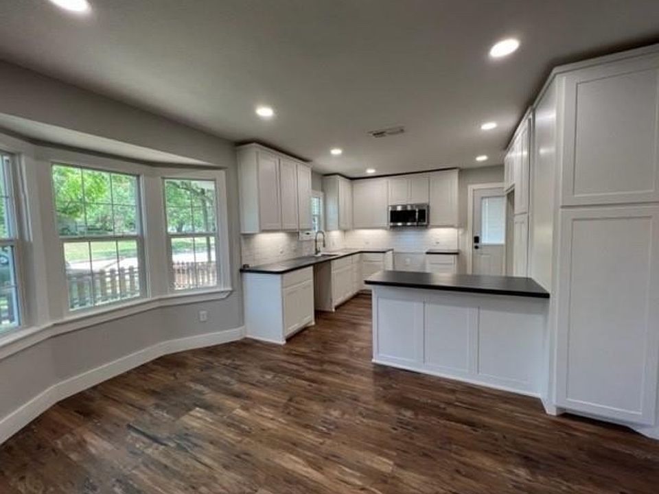 1st image of 908 NW 4th Ave