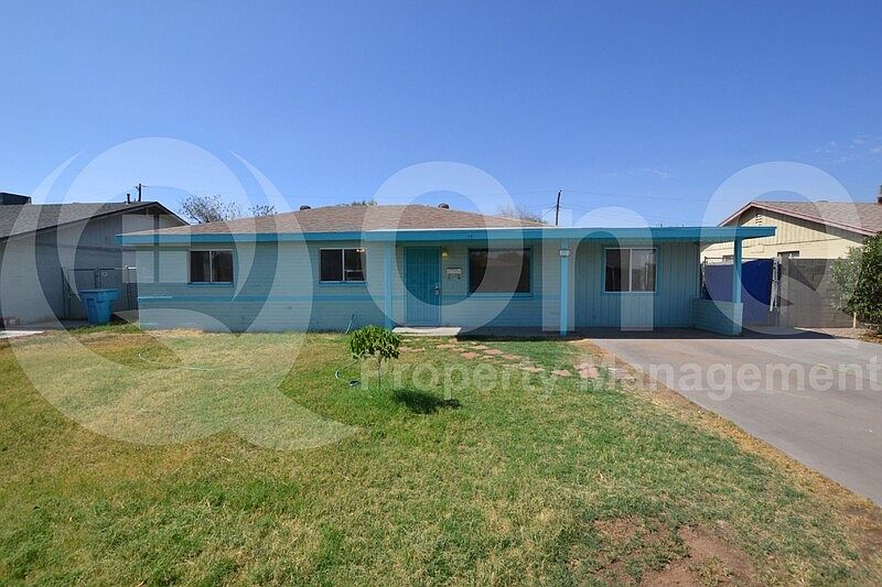 1st image of 3004 W Solano Dr N