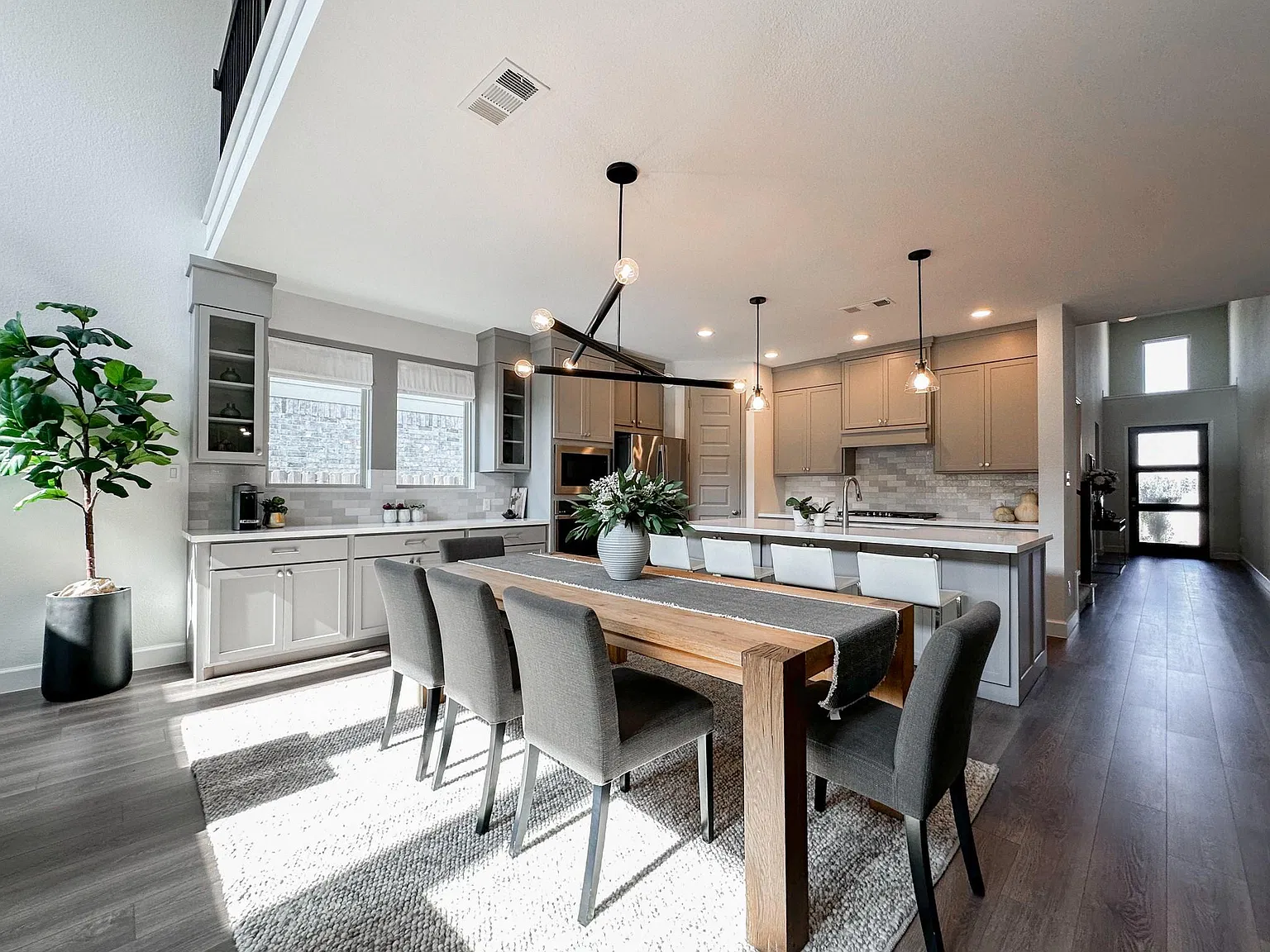 4 bed, 3.0 bath, 3241 sqft, $4,000 — Photo 1