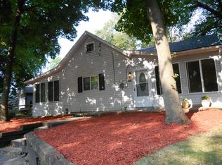 9713 Edwards Rd, Fox River Grove, IL 60021