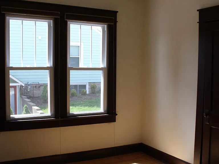 112 E Cottage Grove Ave — Photo 5