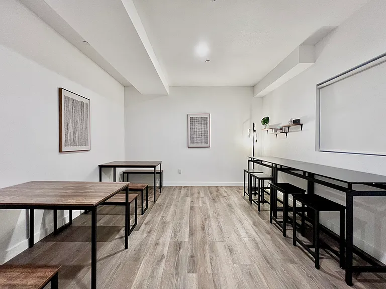 1587 West 35th Street — Photo 21