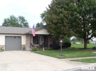 21 Royal Ct, Washington, IL 61571