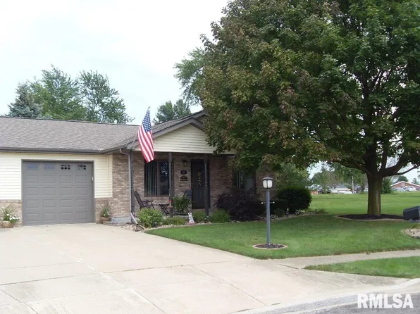 21 Royal Ct, Washington, IL 61571