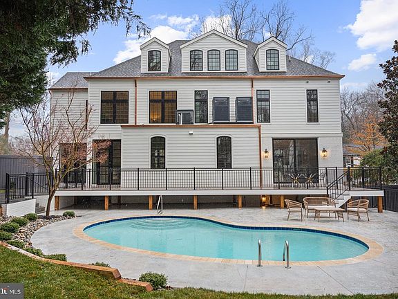 3rd image of 5125 Upton St NW