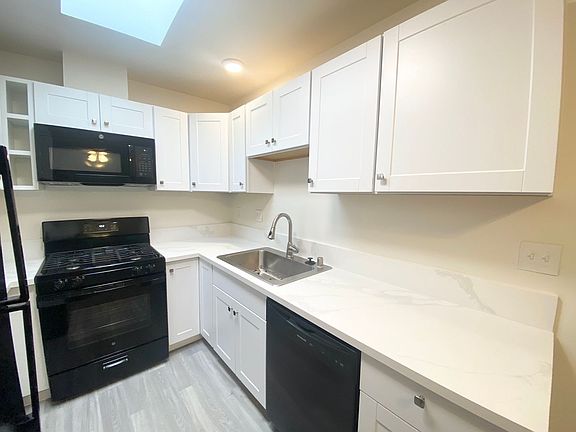 2nd image of 4639 Pico St APT 13