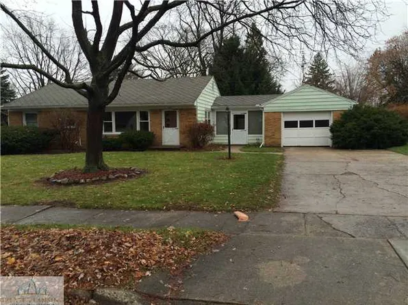 1021 W Colonial Park Dr, Grand Ledge, MI 48837