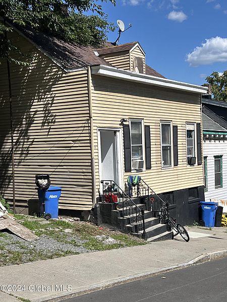 3rd image of 11 Cuyler Street