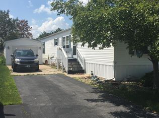 13 Cardinal Dr, Beecher, IL 60401