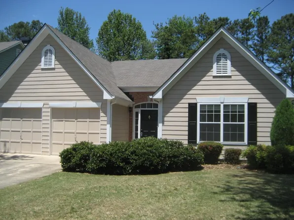 1050 Hidden Pond Ln, Roswell, GA 30075
