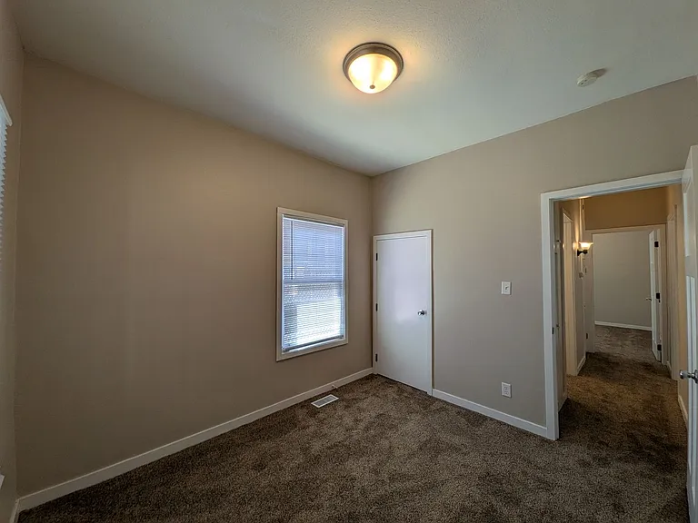 2120 Capitol Ave — Photo 9