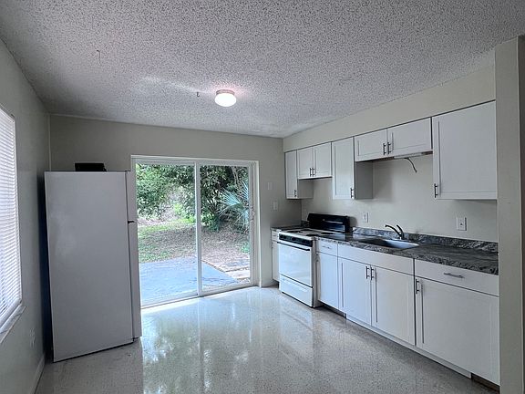 4th image of 1347 Hendry Ave #1