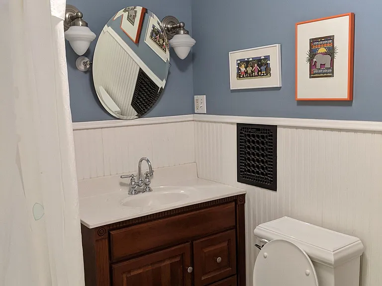 Full shared 2nd floor landing bathroom.