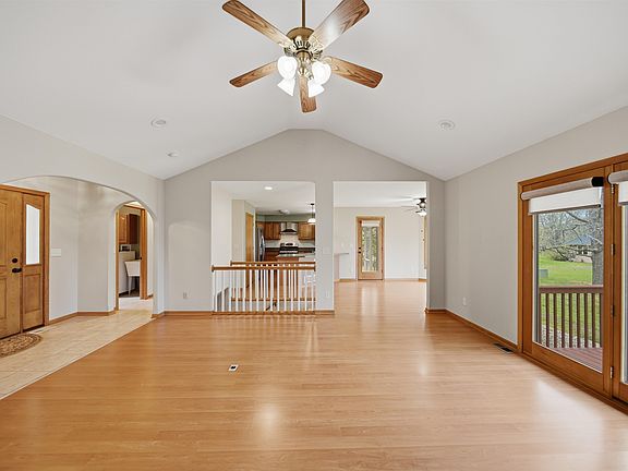 3rd image of 307 Portage Ln