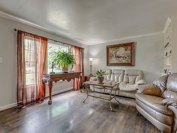 5th image of 640 Vinson Dr