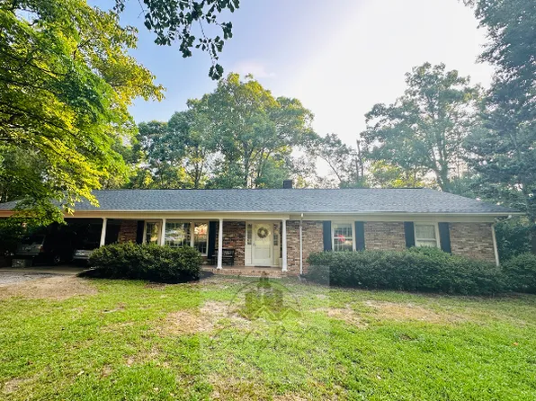 605 E Harnett St, Lillington, NC 27546