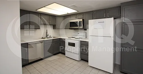 850 S River Dr Photo 1