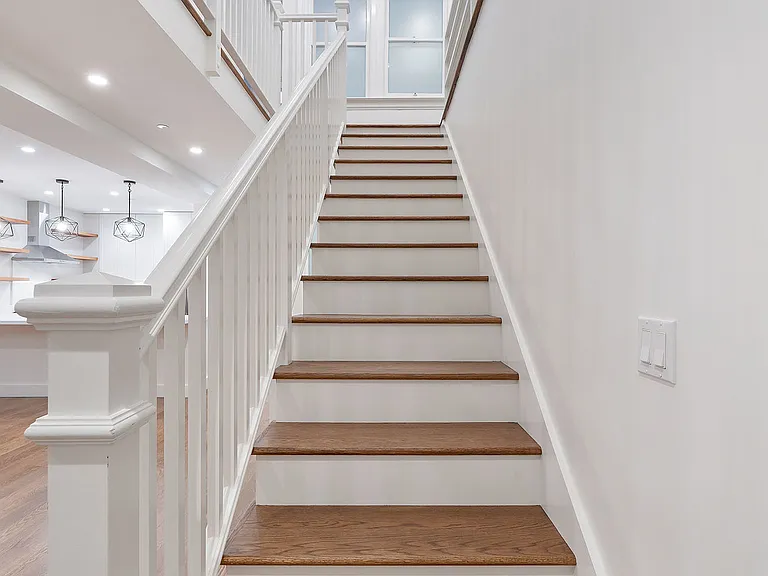 547 Union St — Photo 33