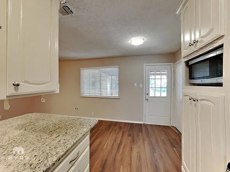 129 NE Michael Dr — Photo 4