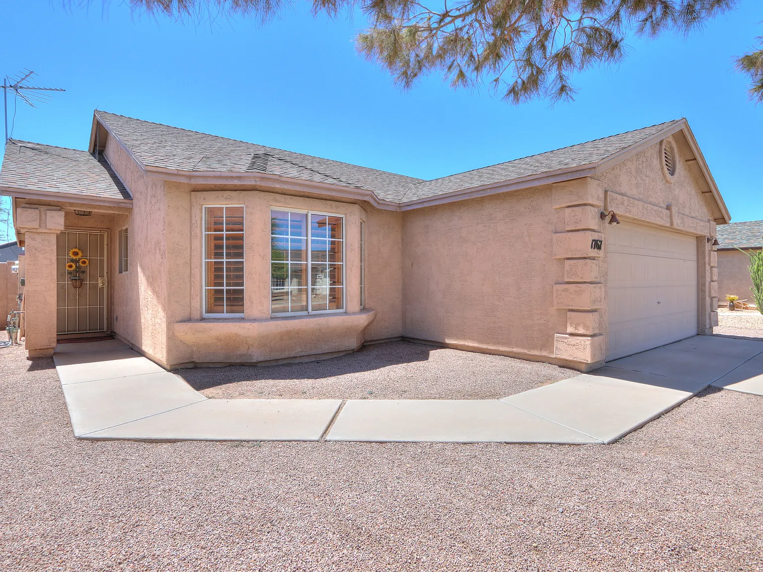 3 bed, 1305 sqft, $1,700 — Photo 3
