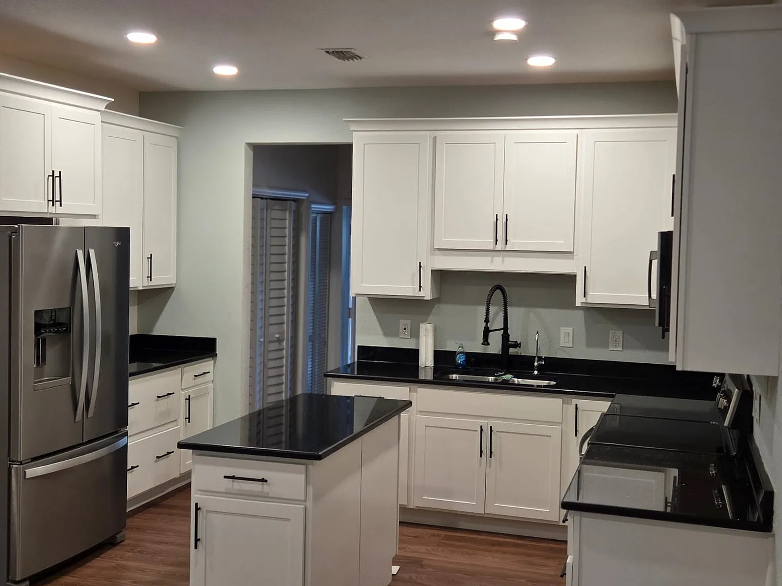 2 bed, 2.5 bath, 1600 sqft, $2,400 — Photo 4