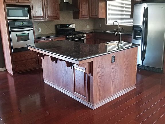 2nd image of 304 W Earl Way