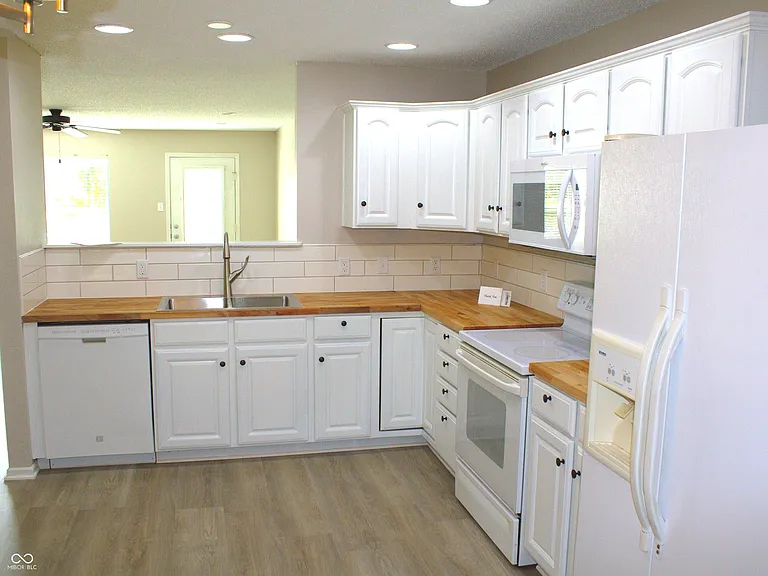 8320 S Evening Dr — Photo 2