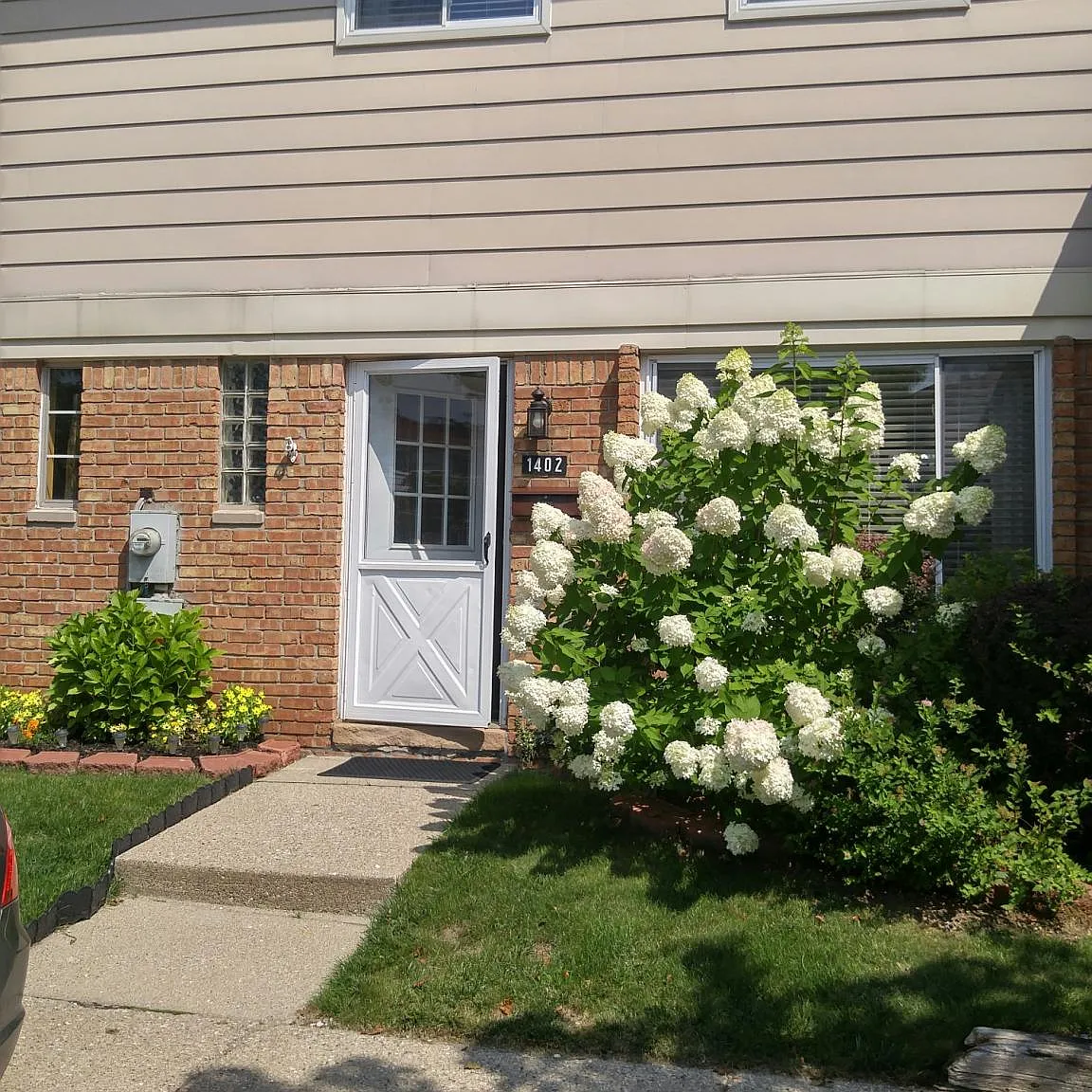 1402 Laurel Valley Dr — Photo 1